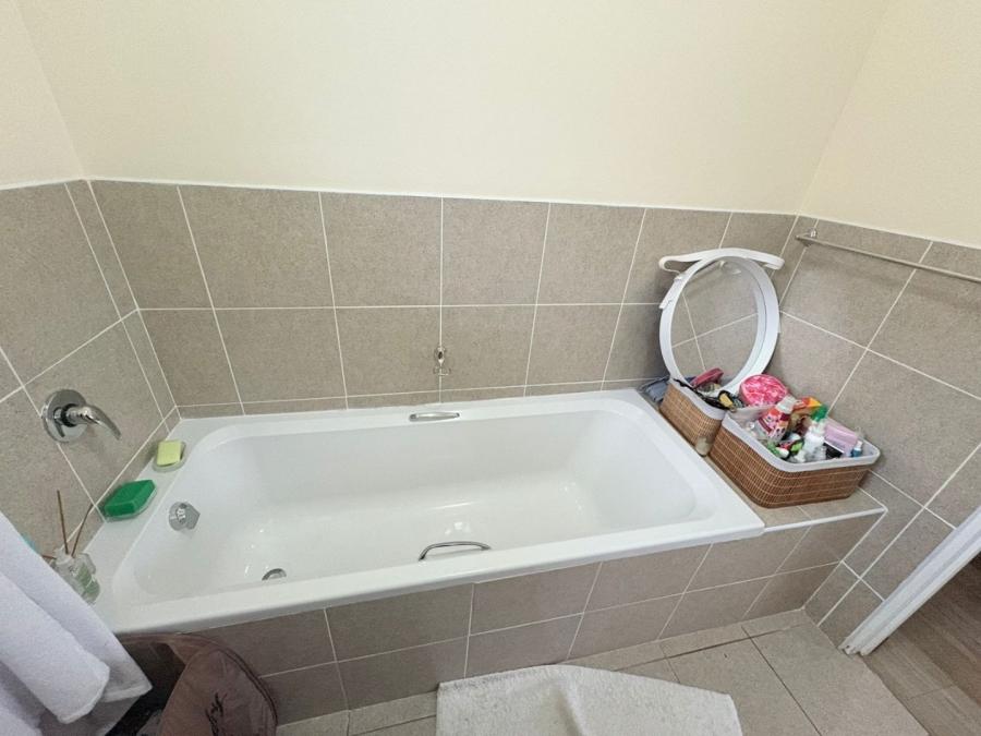 2 Bedroom Property for Sale in Cove Rock Eastern Cape